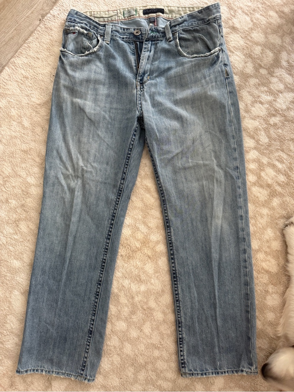 Tommy Hilfiger Light Blue Men’s Straight-Leg Jeans